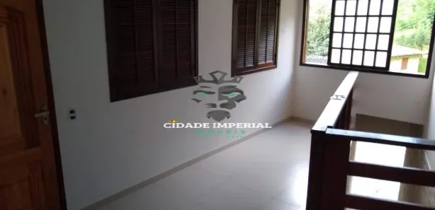 Casa de Condomínio com 3 Quartos para alugar, 120m² no Carangola, Petrópolis