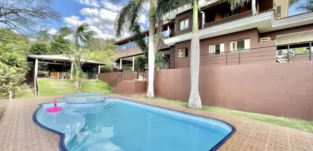 Casa de Condomínio com 5 Quartos para venda ou aluguel, 890m² no Chácara Santa Lúcia, Carapicuíba
