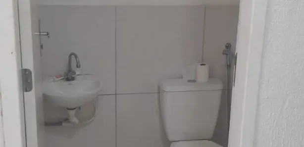 Prédio Residencial para alugar, 36m² no Centro, São Pedro da Aldeia