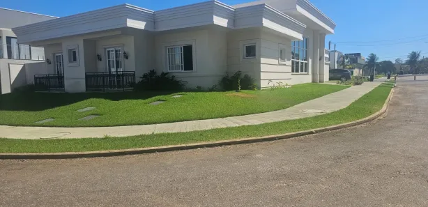 Casa de Condomínio com 5 Quartos para venda ou aluguel, 331m² no Loteamento Caribe, Palmas