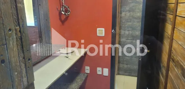 Ponto Comercial para venda ou aluguel, 210m² no Vargem Pequena, Rio de Janeiro