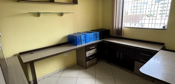 Casa com 3 Quartos para venda ou aluguel, 750m² no Flores, Manaus