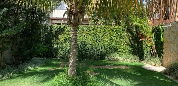 Casa de Condomínio com 4 Quartos para alugar, 374m² no Jardim Florença, Goiânia