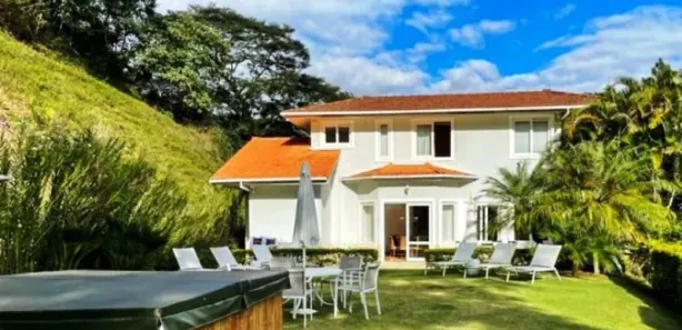 Casa de Condomínio com 4 Quartos para venda ou aluguel, 436m² no Pedro do Rio, Petrópolis