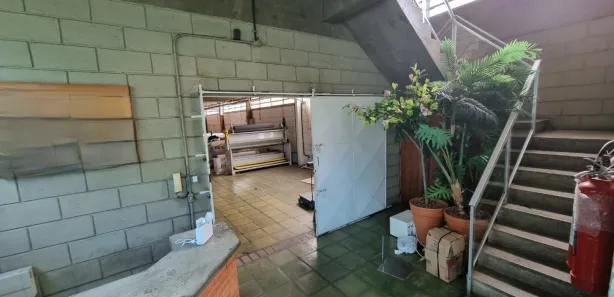 Prédio Comercial para alugar, 1050m² no Bingen, Petrópolis