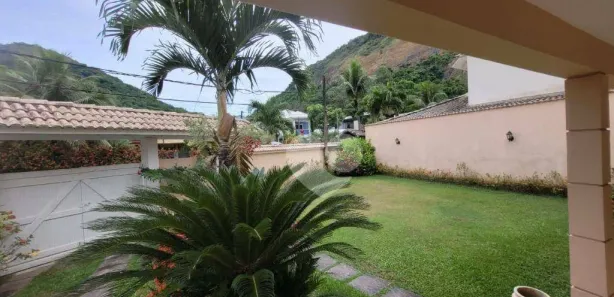Casa de Condomínio com 4 Quartos para alugar, 233m² no Camorim, Rio de Janeiro