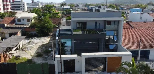 Sobrado com 3 Quartos à venda, 390m² no , Matinhos