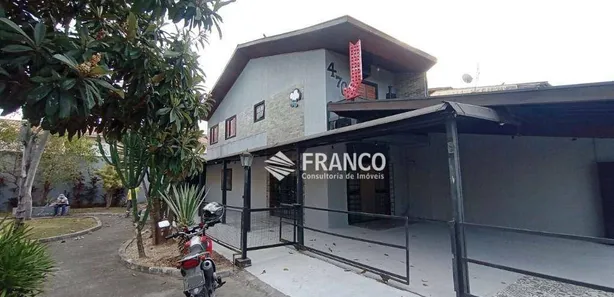 Imóvel Comercial com 3 Quartos para alugar, 240m² no Vila Aparecida, Taubaté