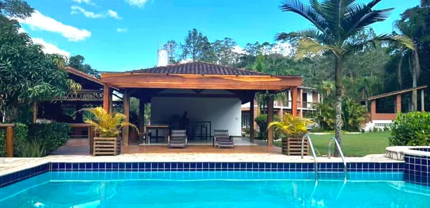 Fazenda/Sítio com 4 Quartos para alugar, 150m² no Centro, São Lourenço da Serra