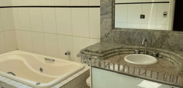 Casa de Condomínio com 4 Quartos para alugar, 253m² no Jardins Madri, Goiânia