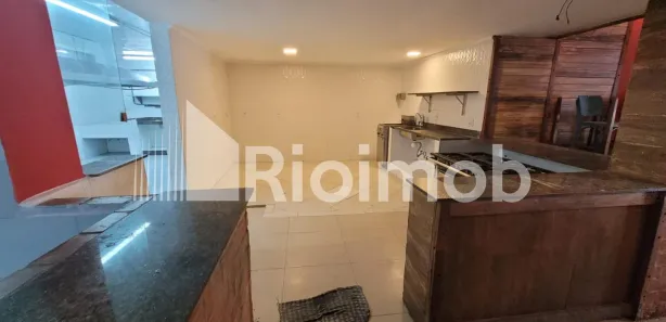 Ponto Comercial para venda ou aluguel, 210m² no Vargem Pequena, Rio de Janeiro