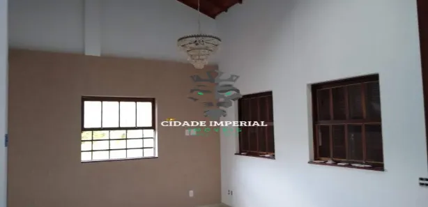Casa de Condomínio com 3 Quartos para alugar, 120m² no Carangola, Petrópolis