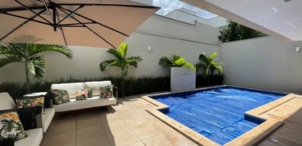 Sobrado com 4 Quartos para alugar, 550m² no Jardins Valência, Goiânia