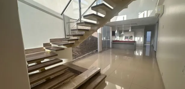 Sobrado com 3 Quartos para alugar, 260m² no Plano Diretor Sul, Palmas