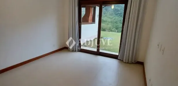 Casa de Condomínio com 4 Quartos para alugar, 266m² no Pedro do Rio, Petrópolis