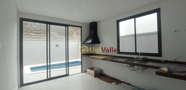 Casa de Condomínio com 3 Quartos à venda, 180m² no Castelo, Tremembé