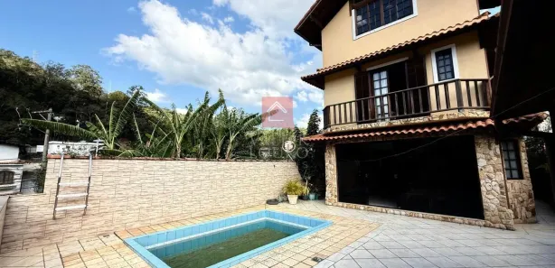 Casa com 3 Quartos para alugar, 200m² no Carangola, Petrópolis