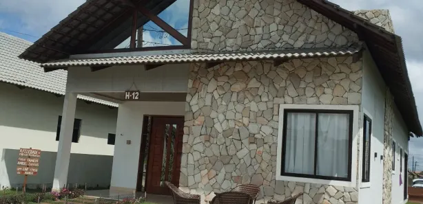 Casa de Condomínio com 3 Quartos para alugar, 160m² no , Bananeiras