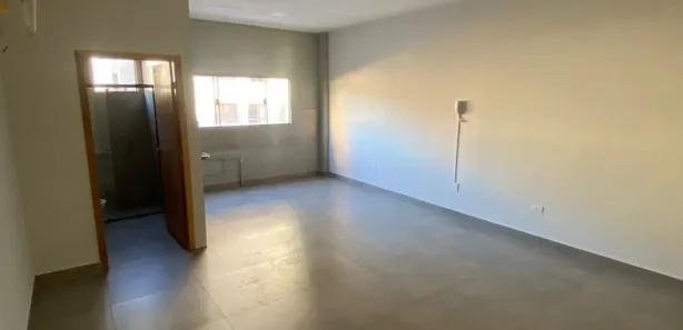 Kitnet com 1 Quarto para alugar, 35m² no Zona 07, Maringá