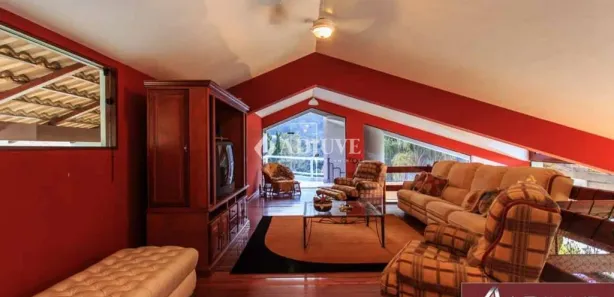 Casa de Condomínio com 6 Quartos para venda ou aluguel, 1600m² no Cuiabá, Petrópolis