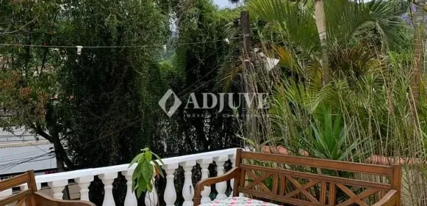 Casa com 4 Quartos para venda ou aluguel, 216m² no Cascatinha, Petrópolis
