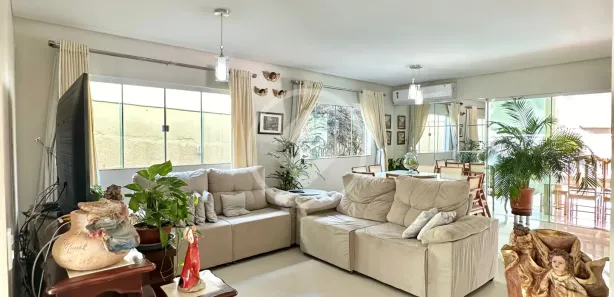 Casa de Condomínio com 4 Quartos para alugar, 242m² no Loteamento Portal do Sol II, Goiânia