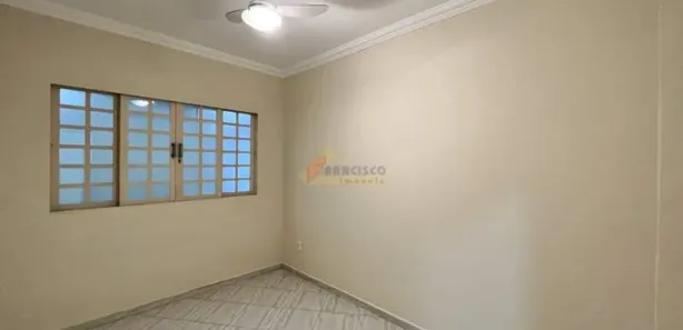 Casa com 3 Quartos para alugar, 184m² no São José, Divinópolis