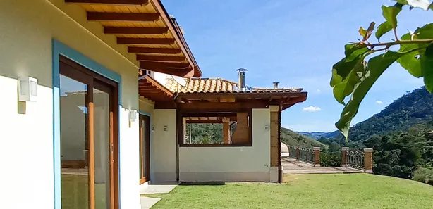 Casa com 4 Quartos para alugar, 266m² no Pedro do Rio, Petrópolis