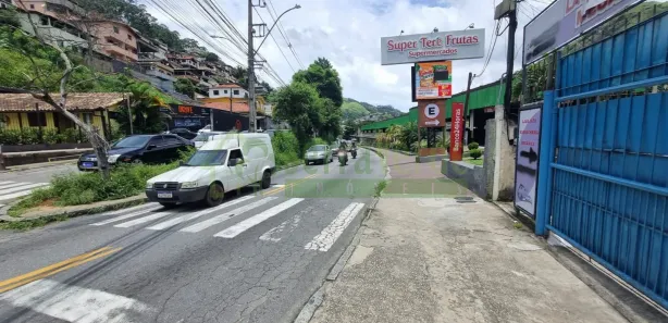 Ponto Comercial para alugar, 100m² no Cascatinha, Petrópolis