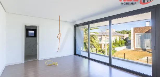 Sobrado com 4 Quartos à venda, 320m² no Distrito Industrial, Cachoeirinha