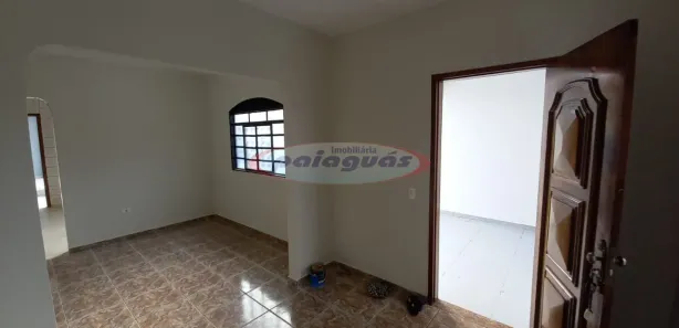 Casa com 3 Quartos para alugar, 238m² no Jardim Panorama, Sarandi