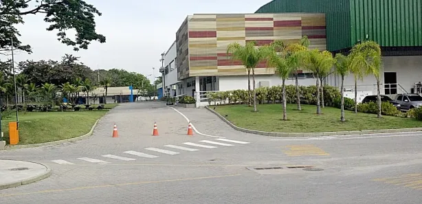 Galpão/Depósito/Armazém para alugar, 883m² no Taquara, Rio de Janeiro