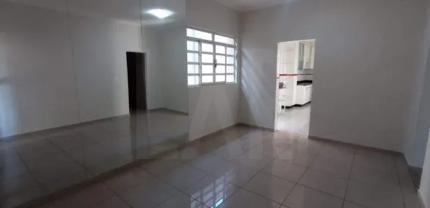 Casa com 3 Quartos para alugar, 145m² no Santa Efigênia, Belo Horizonte