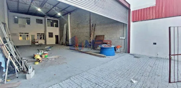 Galpão/Depósito/Armazém para alugar, 236m² no Rocha Miranda, Rio de Janeiro
