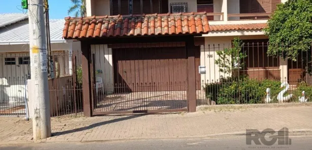 Casa com 3 Quartos à venda, 330m² no Vila Princesa Izabel, Cachoeirinha