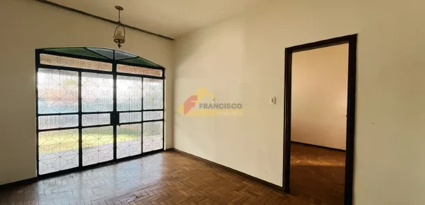 Casa com 3 Quartos para alugar, 169m² no São José, Divinópolis