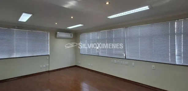 Sala Comercial para alugar, 136m² no Santa Efigênia, Belo Horizonte