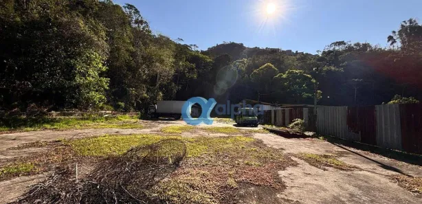 Galpão/Depósito/Armazém para alugar, 650m² no Quarteirão Brasileiro, Petrópolis