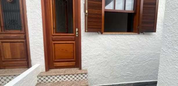 Casa de Condomínio com 2 Quartos para alugar, 60m² no Duchas, Petrópolis