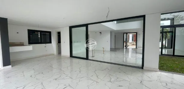 Sobrado com 4 Quartos à venda, 320m² no Distrito Industrial, Cachoeirinha