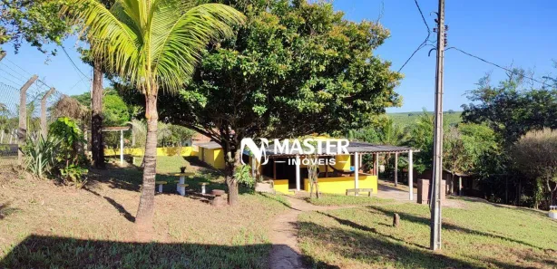 Fazenda/Sítio com 3 Quartos à venda, 200m² no Centro (Amadeu Amaral), Echaporã