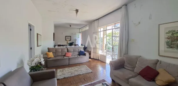 Casa com 4 Quartos para alugar, 241m² no Santo Antônio, Belo Horizonte