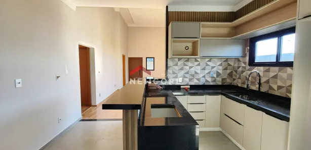 Casa de Condomínio com 3 Quartos à venda, 180m² no Residencial Villa de León, Piratininga