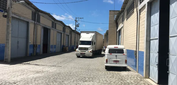 Galpão/Depósito/Armazém para alugar, 300m² no Recreio Ipitanga, Lauro de Freitas