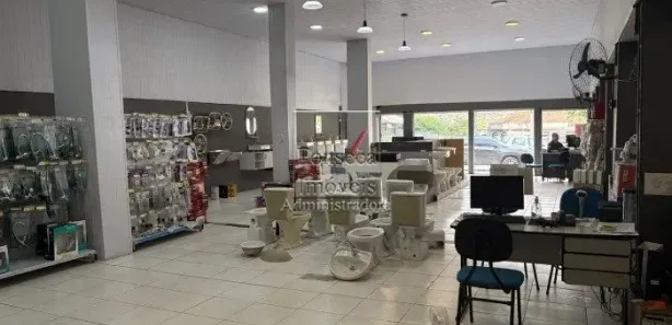 Galpão/Depósito/Armazém para alugar, 1900m² no Retiro, Petrópolis