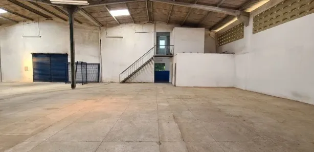 Galpão/Depósito/Armazém para alugar, 605m² no Candelária, Natal