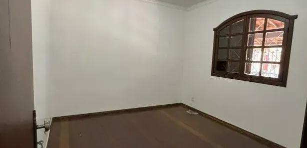 Casa com 3 Quartos para alugar, 300m² no Santa Inês, Betim