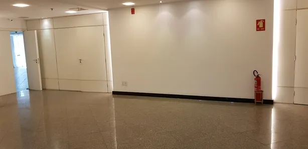 Sala Comercial para alugar, 891m² no Asa Norte, Brasília