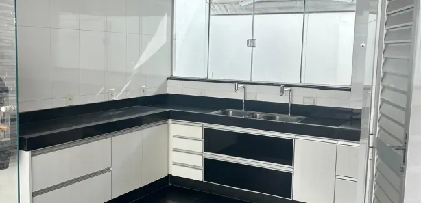 Casa de Condomínio com 4 Quartos para alugar, 303m² no Jardim Florença, Goiânia