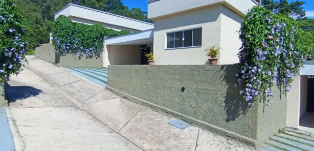 Casa de Condomínio com 3 Quartos para alugar, 193m² no Chácara dos Junqueiras, Carapicuíba